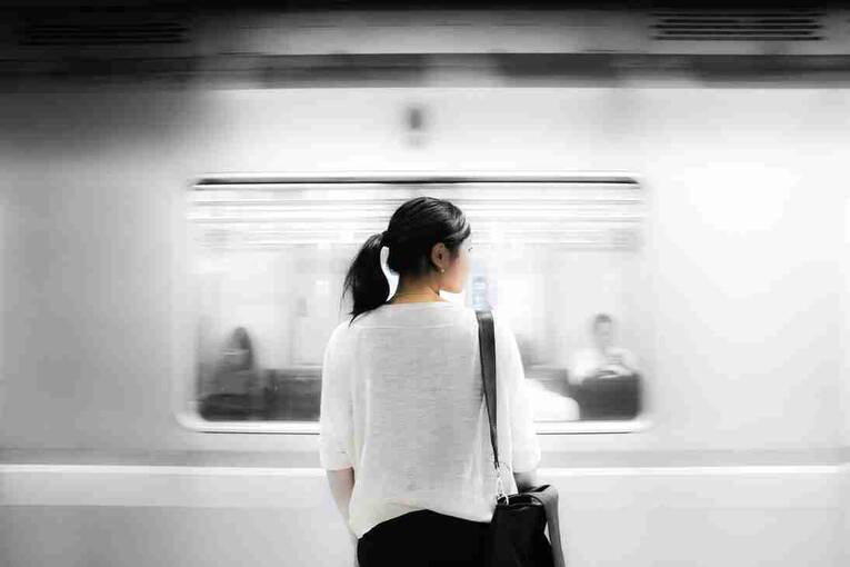 上海新手爸妈急寻月嫂该打哪个电话？,2025最新机构黄页曝光